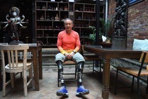 69-летний безногий онкобольной альпинист покорил Эверест