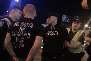 На болельщиков "Ливерпуля" в центре Киева напали люди в масках
