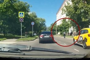 Монохруст: падение одноколёсного гонщика