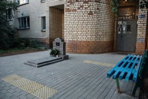 В Минске жильцы дома создали памятник в виде надгробия с надписью «Совесть коммунальных служб»