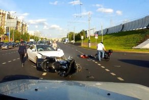 В Москве из-за женщины серьезно пострадал мотоциклист