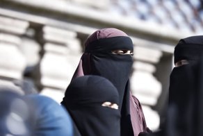 В Дании запретили занавешивать лица