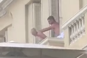 Пару любовников застукали за сексом на балконе в Монако: видео