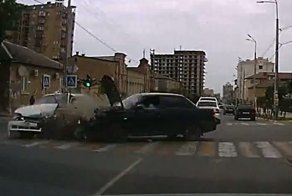Повернул не глядя: идиотский маневр из Дагестана