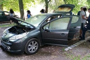 Поляк положил в машину неостывший мангал