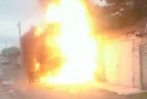 Житель Черкесска подошёл к горящему гаражу и попал в эпицентр взрыва