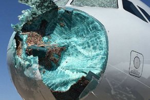 Американские пилоты посадили самолёт с разбитым носом