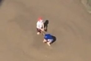 Барнаульские дети купаются в огромной грязной луже