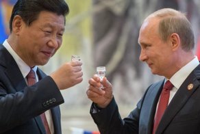 Путин наведался в Китай, где подарил баню и приготовил гоубули