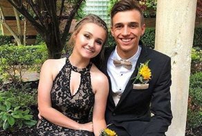 Юноша был в шоке, обнаружив, что ресницы подружки - искусственные