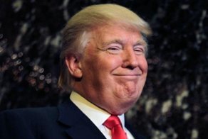 Рвет на конфетти: СМИ узнали о вредной привычке Трампа