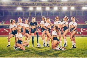 Эротическая фотосессия от Playboy к открытию чемпионата мира по футболу