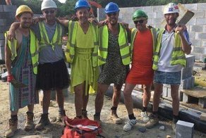 Каменщики нашли оригинальную замену запрещенным шортам