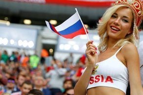 В сети сравнили футбольных фанаток России и Саудовской Аравии