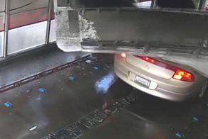 Напористый водитель разносит автомойку: видео
