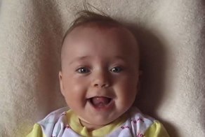 Как быстро растут дети: отец фотографировал дочь каждую неделю на протяжении 18 лет