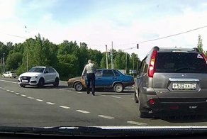 Молодой торопыга устроил ДТП на перекрестке
