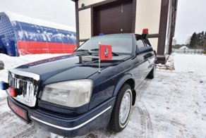 "Москвич" Лужкова продают по цене нового Mercedes-Benz S-класса