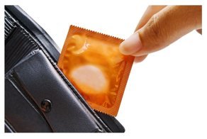 Проштрафились: на презервативы Durex завели дело из-за неграмотной рекламы