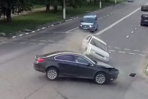Авария дня. Нашкодил и бежать