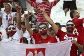 В Бельгии поляки избили кидавшихся в них мусором болельщиков из Сенегала