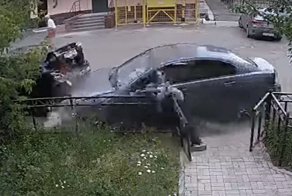 Авария дня. Пьяный водитель сбил пешехода и протаранил автомобиль в Калуге