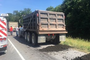 Грузовик с какашками полтора километра удобрял шоссе