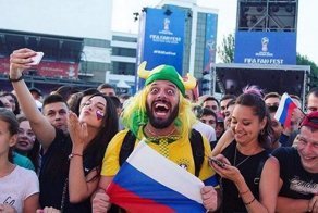 Обрусевшего бразильского болельщика научили хорошим словам