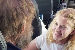 15-летняя девушка с дислексией помогла слепоглухому незнакомцу во время перелета