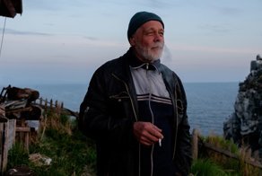 Документальный фотопроект о жизни и быте одинокого смотрителя маяка в Охотском море