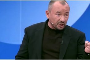 Ведущий "Первого канала" не смог удержаться от мата, обсуждая проигрыш российской сборной по футболу