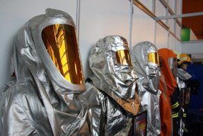 Водостойкая и огнеупорная одежда способна вас погубить
