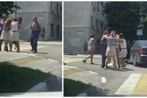 Дорожные войны: три девушки устроили драку на дороге
