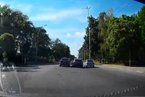 Глупое столкновение трёх автомобилей в Рязани