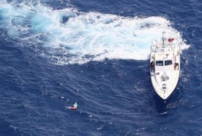 Туристка чуть не зажарилась заживо, проведя 21 час в море на матрасе