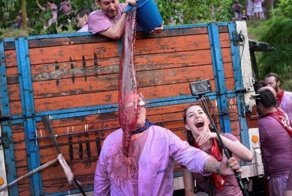 Когда вино льется рекой: Фестиваль винных боев "Баталья-дель-Вино" в Испании