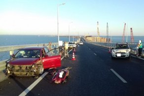 Авария дня. Любительница селфи попала в ДТП на Крымском мосту
