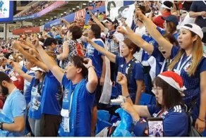 Японские болельщики напевают мотив "Катюши" на стадионе Ростова-на-Дону