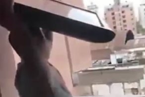 Расстроенный аргентинский болельщик выбросил свой телевизор с балкона после поражения сборной