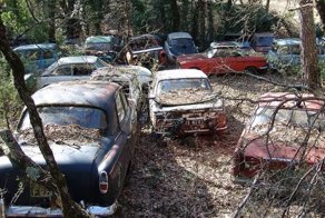 Невероятная коллекция редких заброшенных автомобилей во Франции