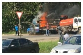 Ивановские ассенизаторы потушили горящий фургон струей фекалий: видео
