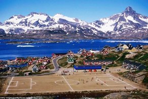Самые невероятные футбольные поля мира