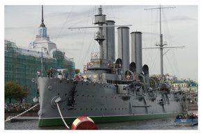 Подстраховались: на крейсере "Аврора" открыли православный храм
