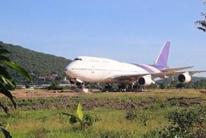 Жители тайской деревни обнаружили в поле Boeing 747