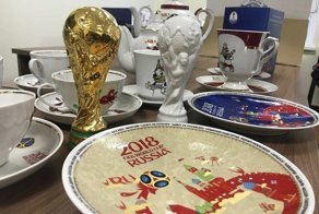 Нарасхват: что футбольные туристы отрывают с руками у торговцев сувенирами в России?