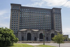 Ford встаёт на рельсы: марка купила центральный вокзал Мичигана