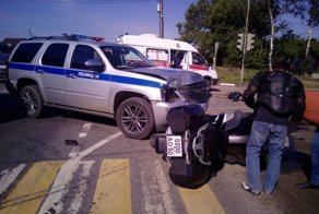 Авария дня. Полицейский внедорожник столкнулся с мотоциклом в Балашихе