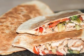 Кармашки с курицей – бутерброды для пикника