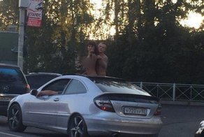 Пара, не теряя времени, занялась любовью прямо в пробке