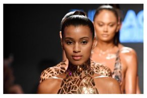 Налепил - и в море! В Майами показали новую пляжную одежду из скотча и изоленты